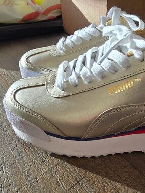 Puma Womens Size 7 Platform Sneakers